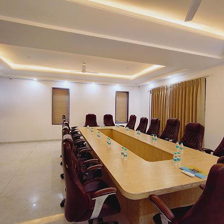 Hotel Elite 32 Avenue - Near Google Building Ґурґаон Екстер'єр фото