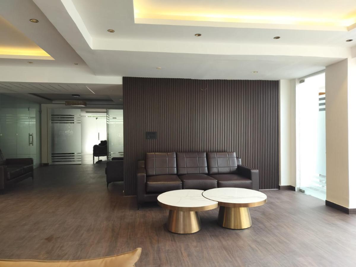 Hotel Elite 32 Avenue - Near Google Building Ґурґаон Екстер'єр фото